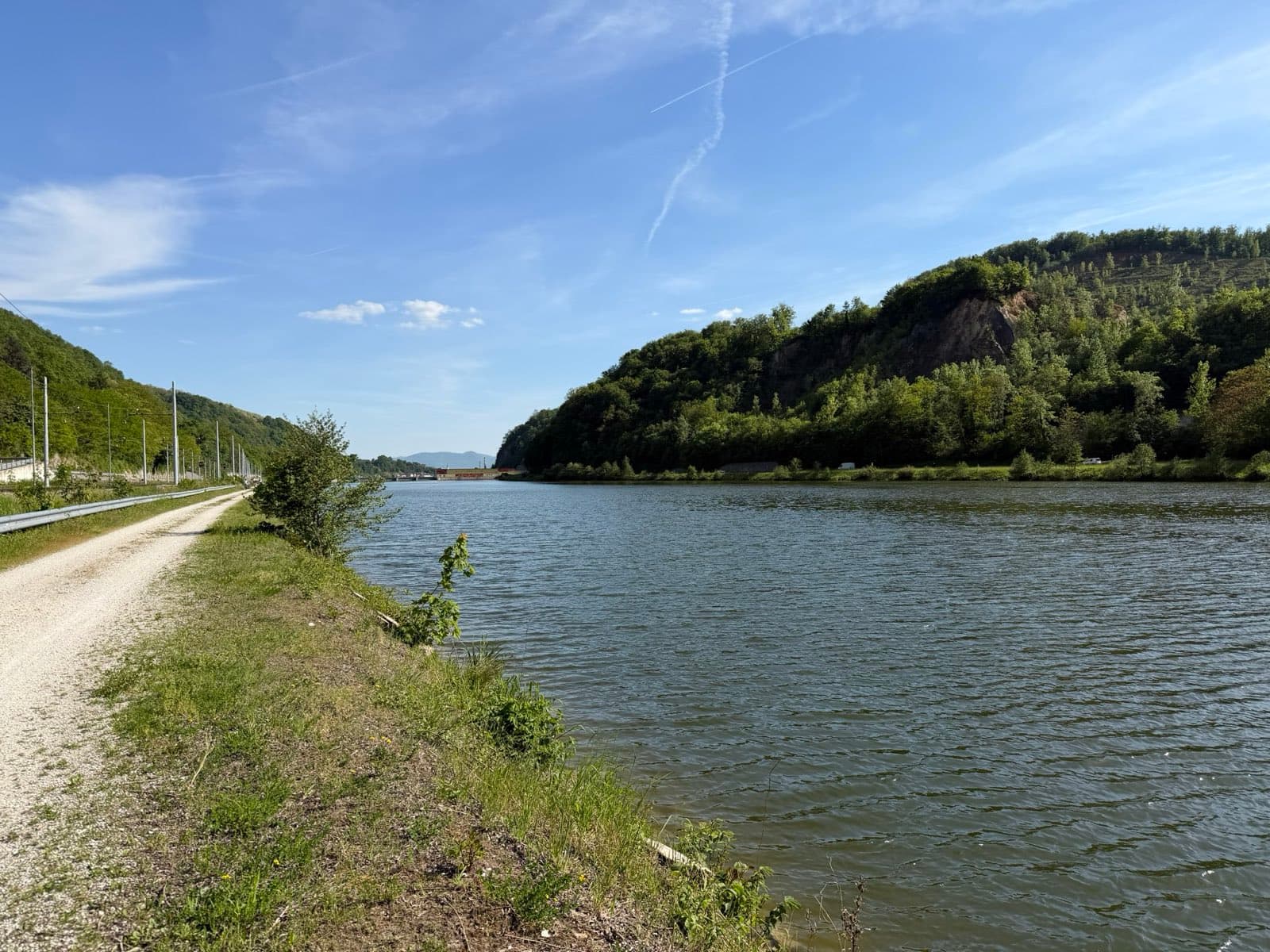 Schotterweg entlang der Save